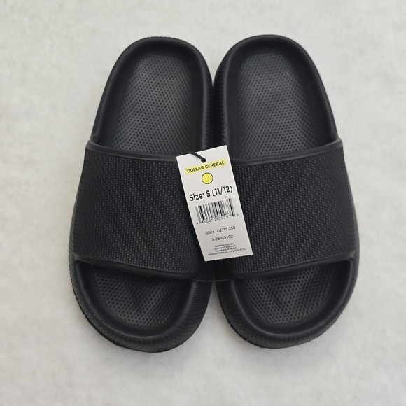 NWT Boys Black Slides S 11/12 Sandals Casual Slip On Shoes - Picture 4 of 5